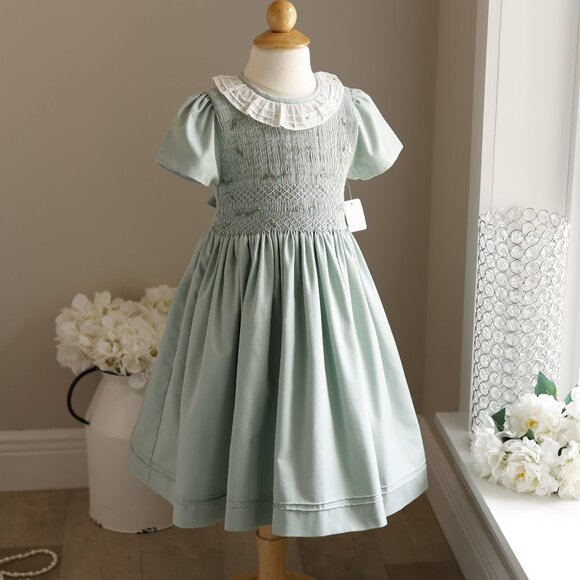 Green Smocked Dress Hand Embroidery Pin Tucks Luli & Me Boutique GORGEOUS NWT - Picture 1 of 7